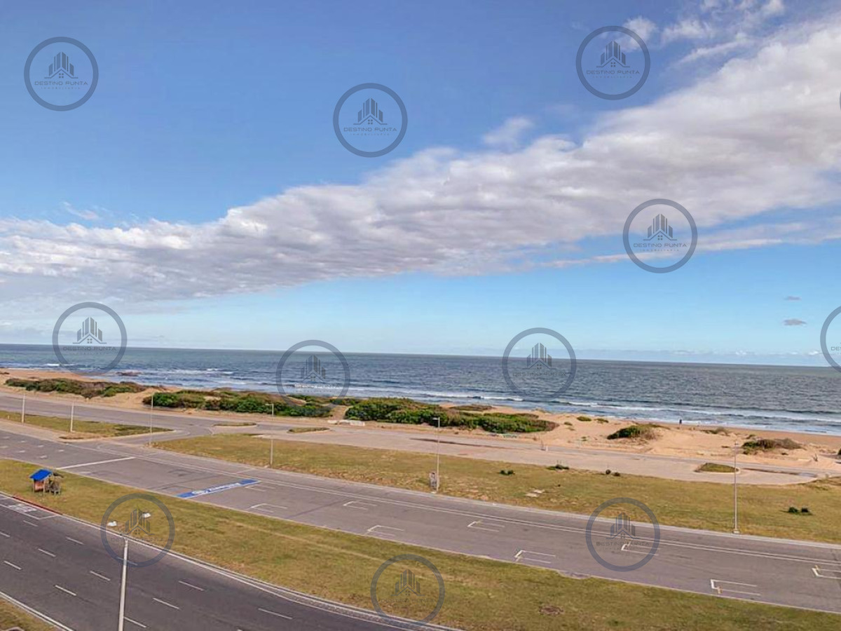 Apartamento ID.785 - Apartamento de 2 Dormitorios Frente a Playa Brava, Venta