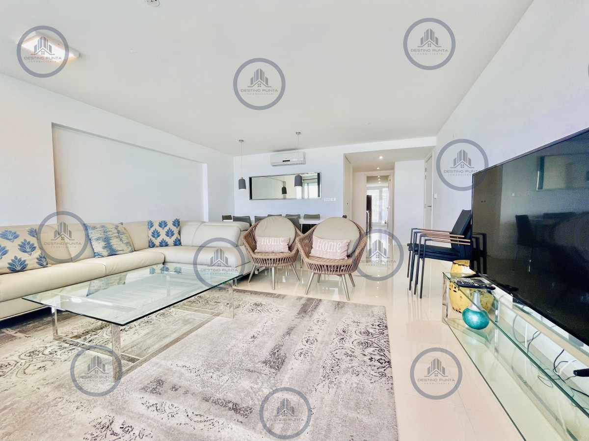 Apartamento ID.304 - Apartamento de 3 Dormitorios y Parrillero Frente al Mar, Playa Mansa