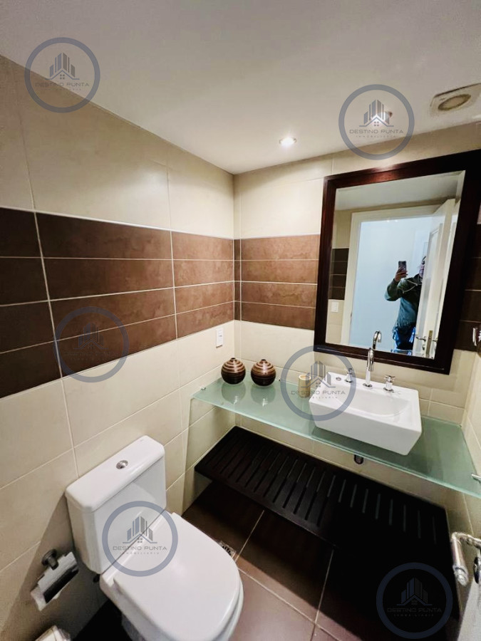 Apartamento ID.994 - Alquiler temporario de apartamento de tres dormitorios en torre de categoría sobre Playa Brava, Punta del Este