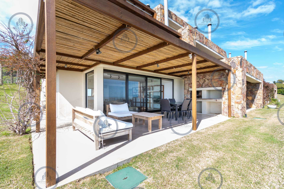 Apartamento ID.9 - Alquier temporario de amplio departamento de tres dormitorios con jardín, Punta Ballena