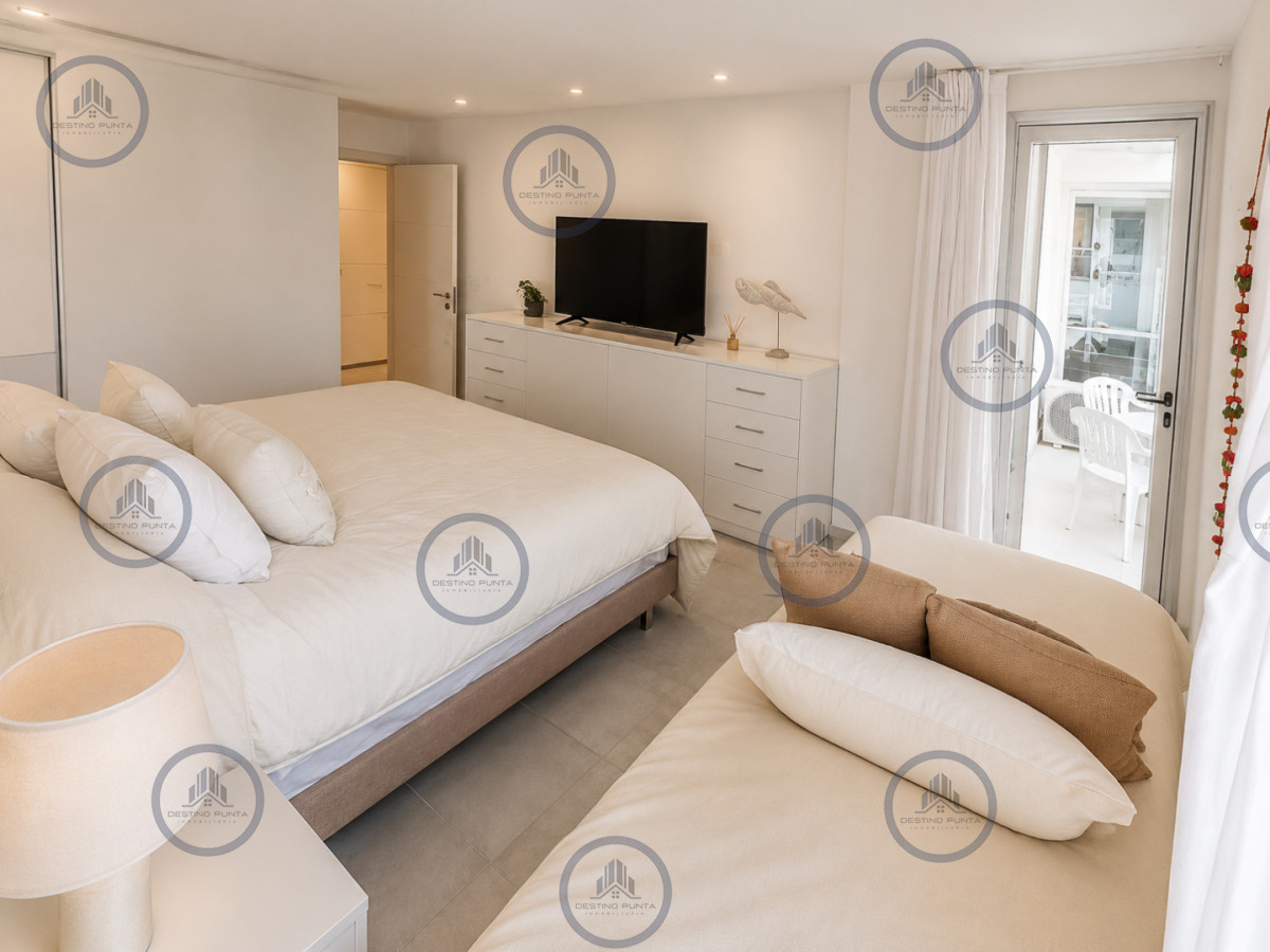Apartamento ID.3255 - Apartamento de 3 Dormitorios con Vista al Mar, en Playa Brava Punta del Este