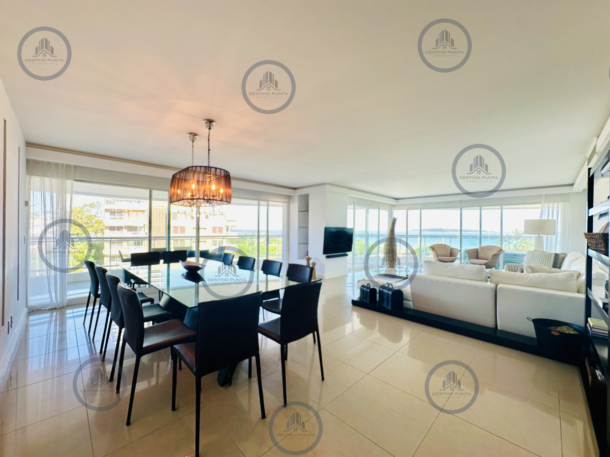 Apartamento ID.1708 - Alquiler temporario de gran apartamento de 4 dormitorios más dependencia en Playa Mansa