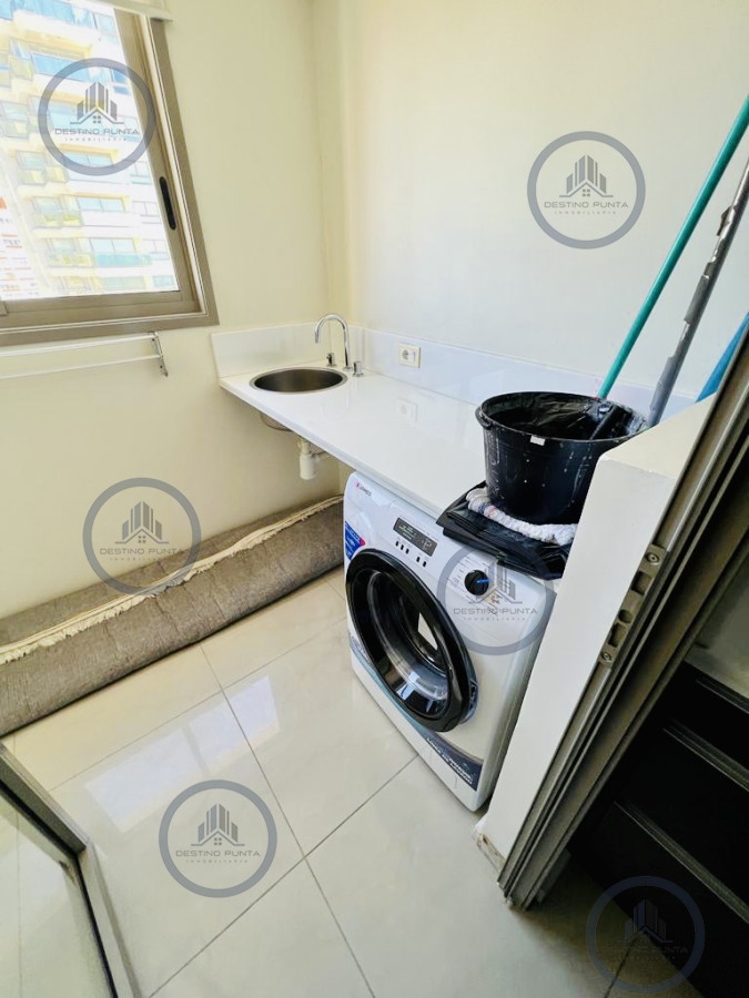 Apartamento ID.994 - Alquiler temporario de apartamento de tres dormitorios en torre de categoría sobre Playa Brava, Punta del Este
