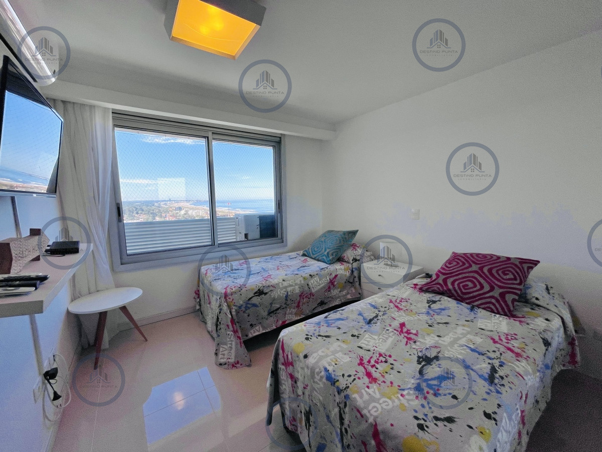 Apartamento ID.165 - Apartamento con Vista al Mar de 3 Dormitorios y Dependencia + Parrillero en Playa Brava, Punta del Este 