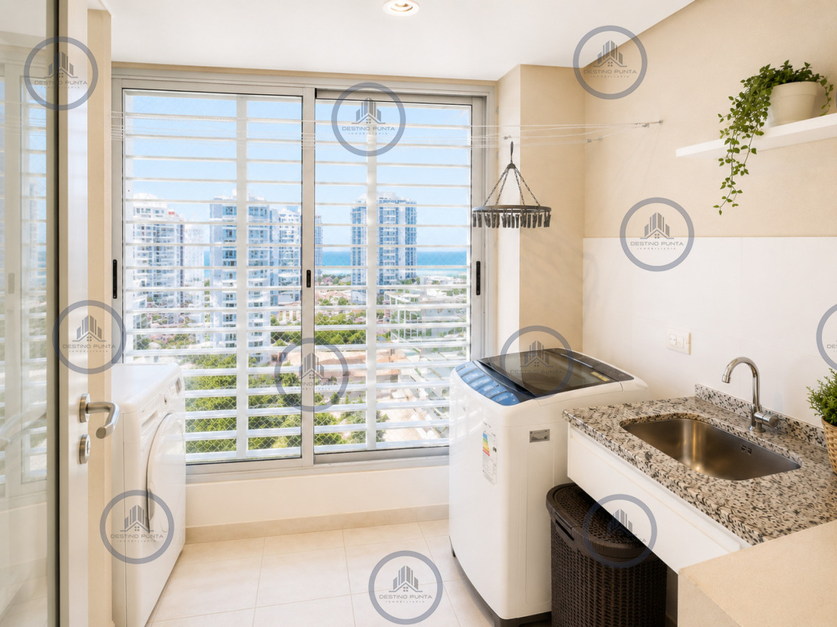 Apartamento ID.3255 - Apartamento de 3 Dormitorios con Vista al Mar, en Playa Brava Punta del Este