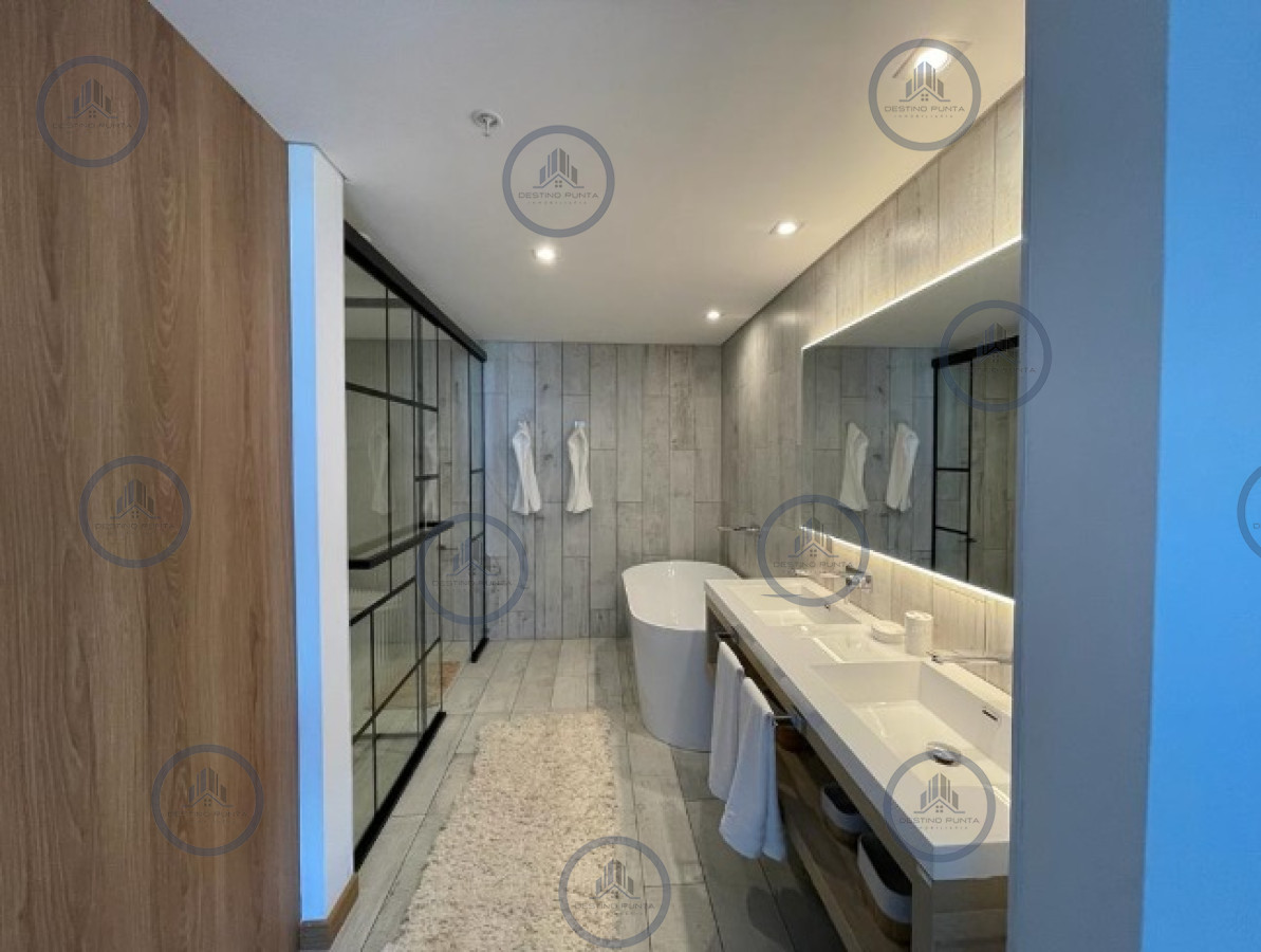 Apartamento ID.676 - Venta de Apartamento de 2 Dormitorios en suite piso alto de Torre Surfside Village, Punta del Este