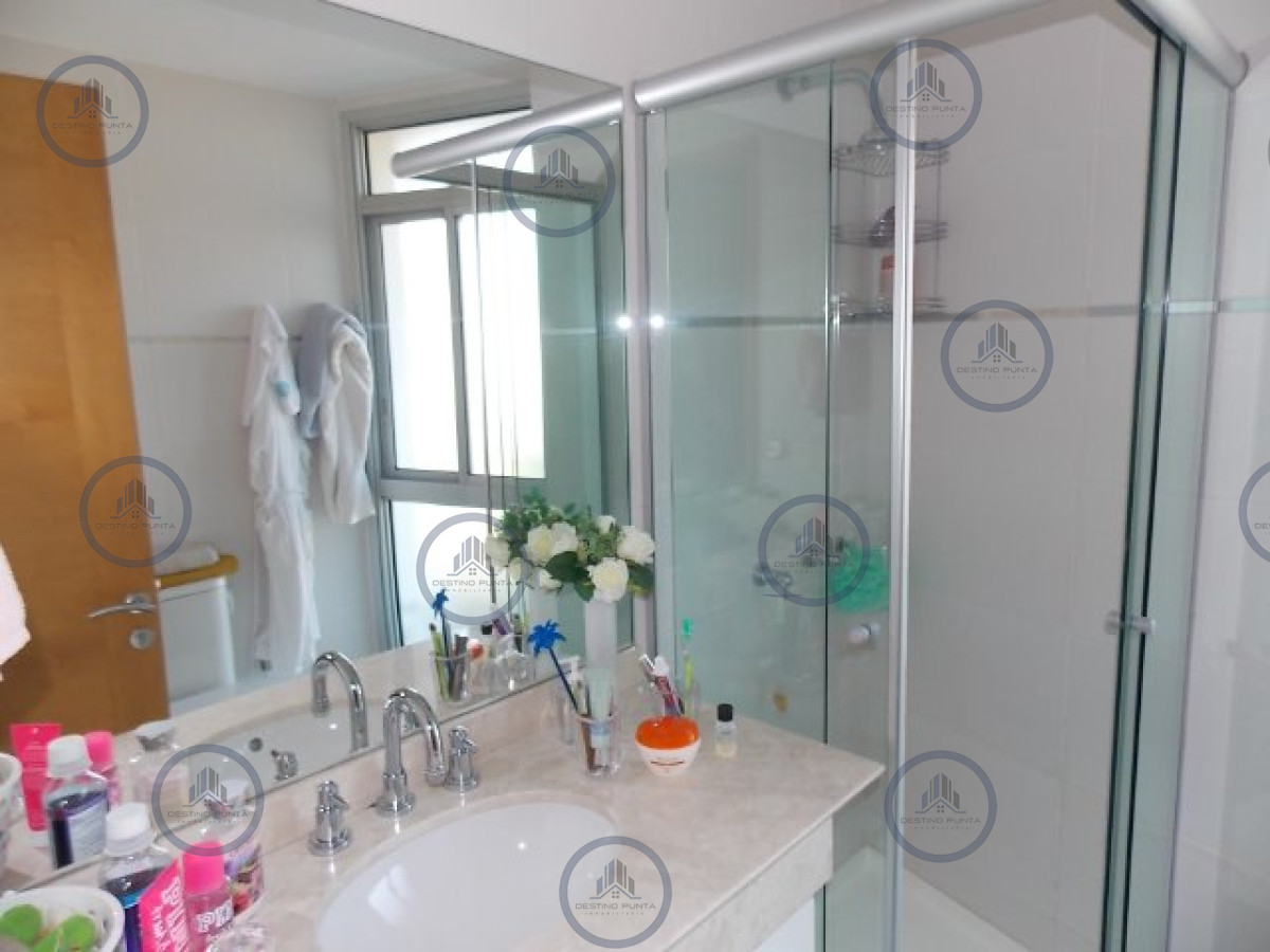 Apartamento ID.86 - Venta  de apartamento esquinero de tres dormitorios en Playa Mansa