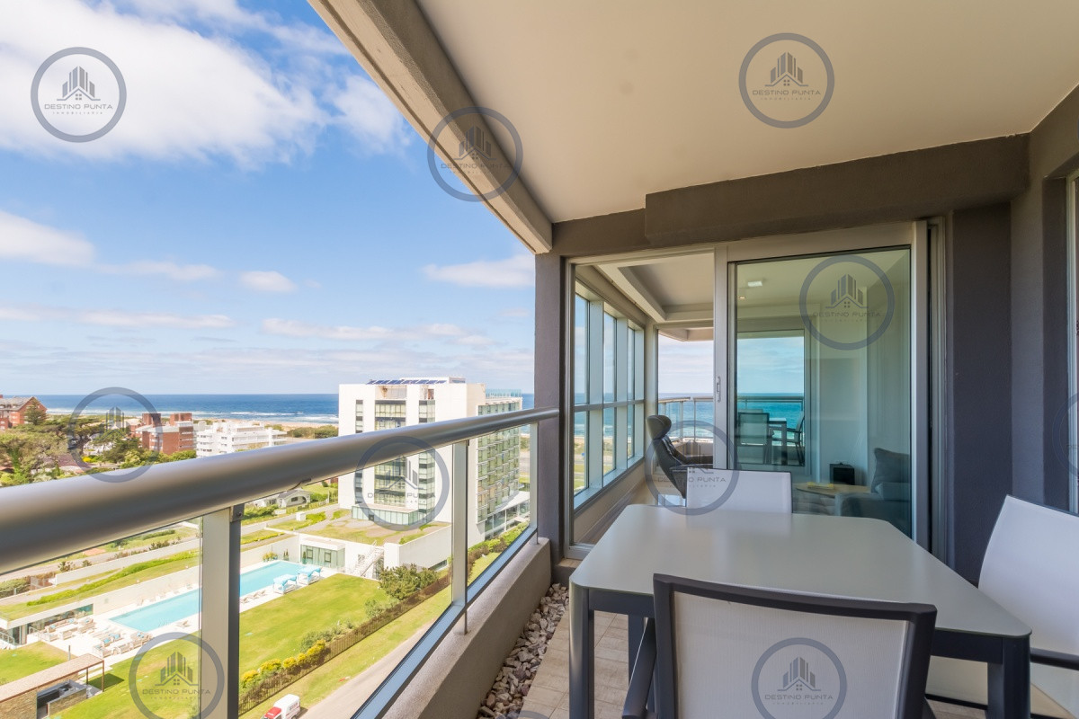 Apartamento ID.301 - Excelente Apartamento de 2 Dormitorios + Servicio en Brava con Vista al Mar