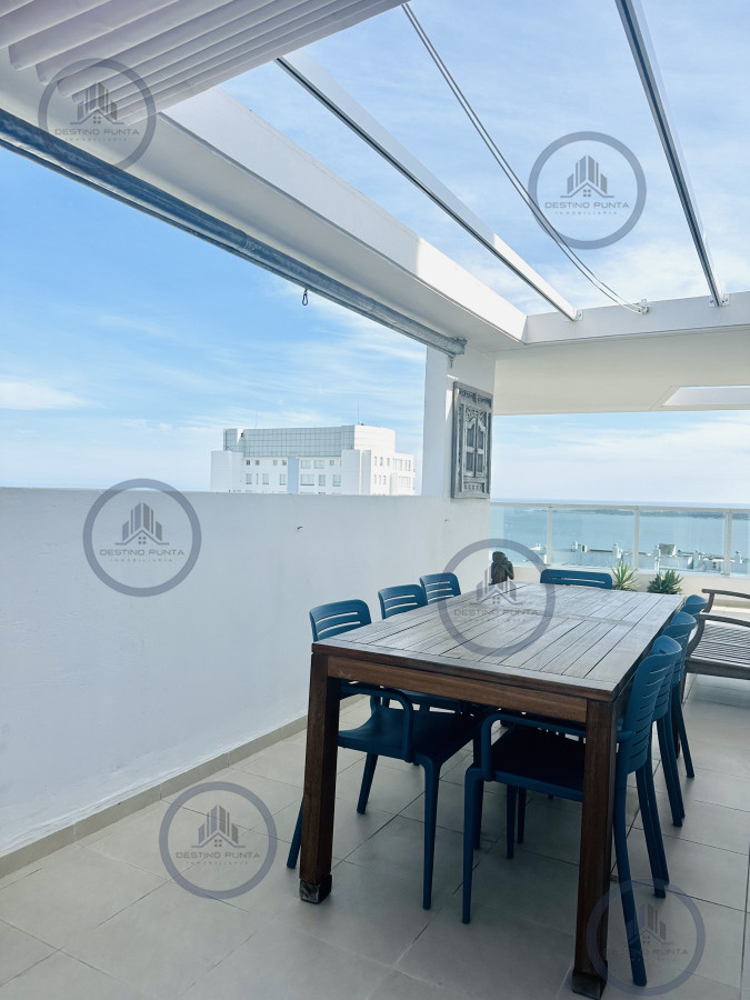 Apartamento ID.1226 - Venta de Excelente Penthouse de 2 Dormitorios y Parrillero con vistas a Playa Mansa, Punta del Este