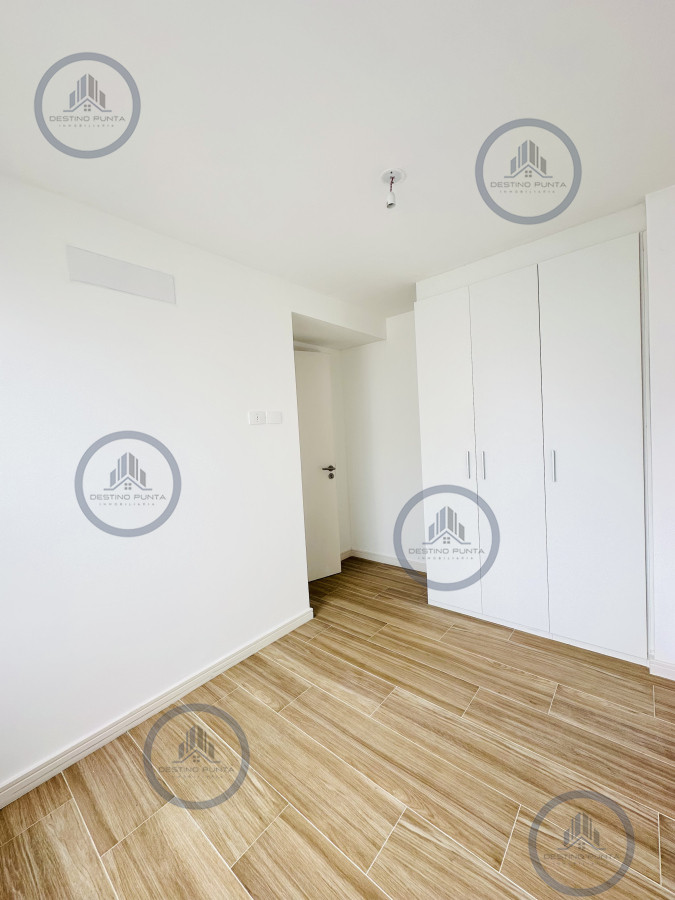 Apartamento ID.1196 - Apartamento de 2 Dormitorios Alquiler Anual, Playa Brava, Punta del Este