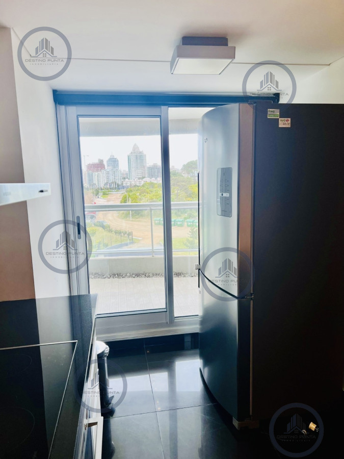 Apartamento ID.441 - Apartamento de 2 Dormitorios + Servicio en Playa Brava