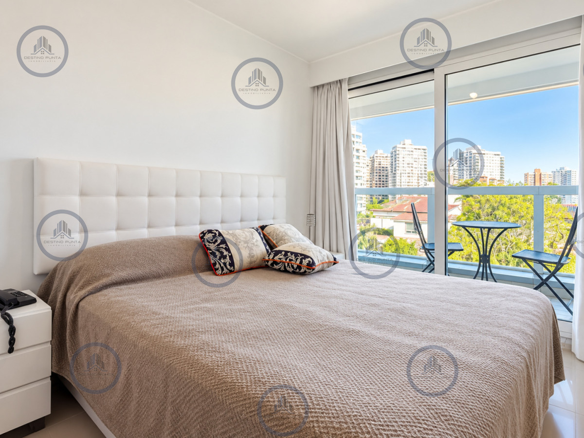 Apartamento ID.3307 - Moderno Apartamento de 1 Dormitorio en Suite a pasos del mar. Playa Mansa, Punta del Este