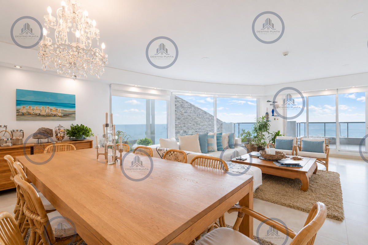 Apartamento ID.2321 - Penthouse Dúplex de 3 Dormitorios y Parrillero en Playa Mansa, Punta del Este