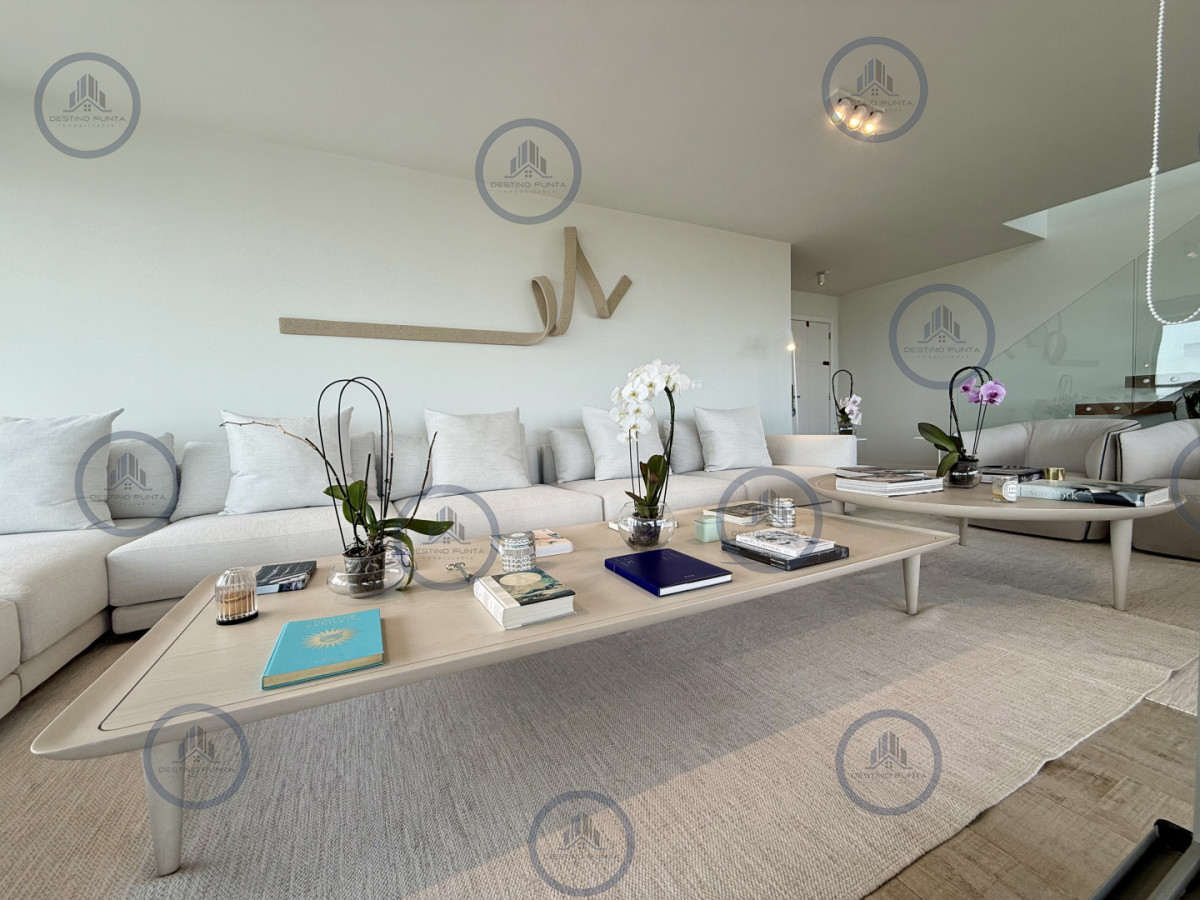 Apartamento ID.2036 - Apartamento Penthouse finamente decorado de 3 dormitorios con parrillero propio en venta, Roosevelt Brava, Punta del Este