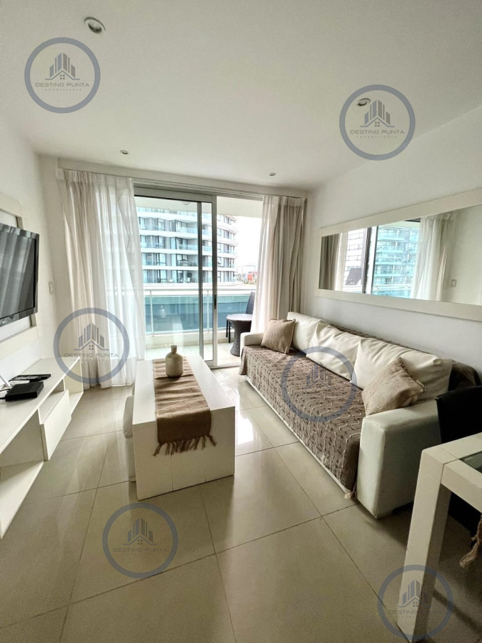 Apartamento ID.1622 - Apartamento de 1 Dormitorio en Torre con Servicios, Cerca del Mar - Alquiler Anual, Punta del Este