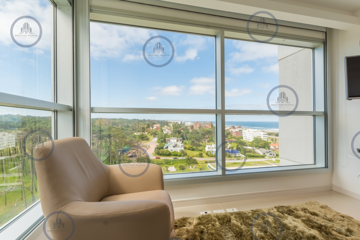 Apartamento ID.301 - Excelente Apartamento de 2 Dormitorios + Servicio en Brava con Vista al Mar