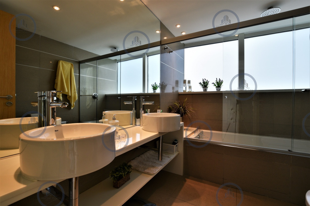Apartamento ID.157 - Moderno apartamento de 3 Dormitorios y Dependencia Playa Mansa