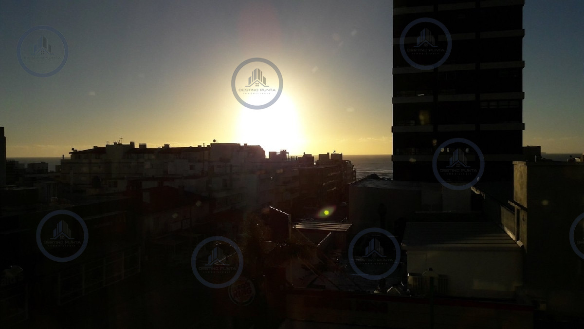 Apartamento ID.323 - Muy Buen Apartamento de 2 Dormitorios en Península - Punta del Este