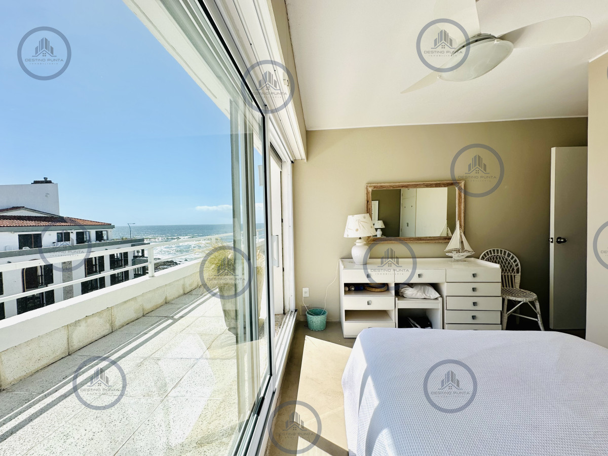 Apartamento ID.2461 - Alquiler y venta de apartamento con vista al Mar en Península de 3 dormitorios más dependencia