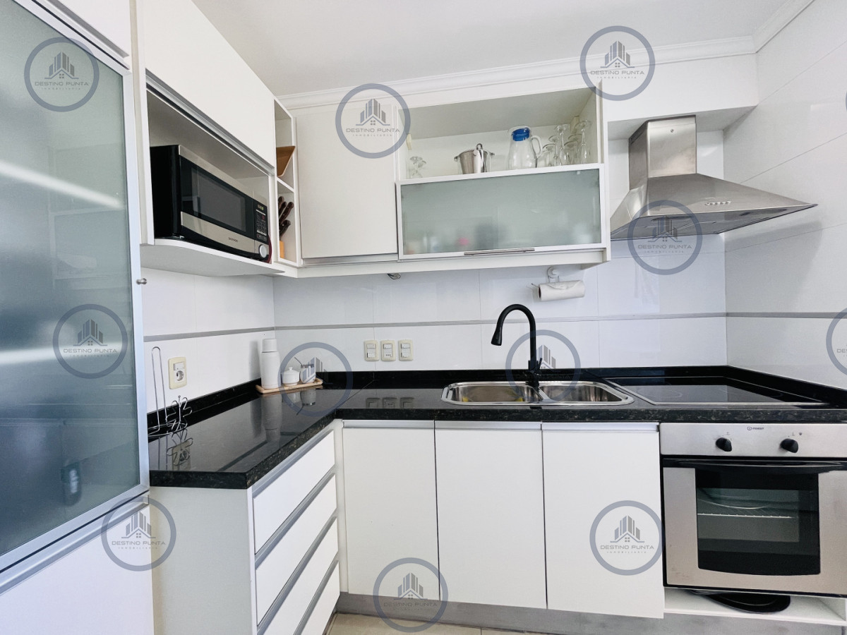 Apartamento ID.1755 - Moderno Apartamento de 2 Dormitorios en Venta, Playa Mansa 