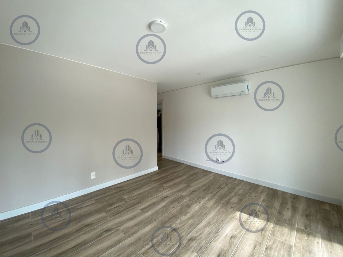 Apartamento ID.777 - Espectacular Apartamento de Dos Dormitorios, Dependencia y Parrillero a Estrenar en Punta del Este