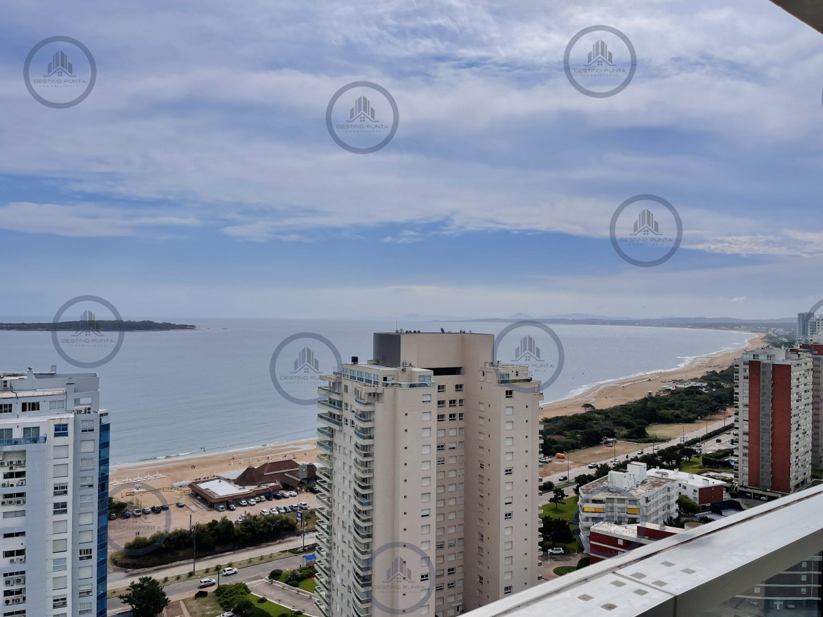 Apartamento ID.1226 - Venta de Excelente Penthouse de 2 Dormitorios y Parrillero con vistas a Playa Mansa, Punta del Este