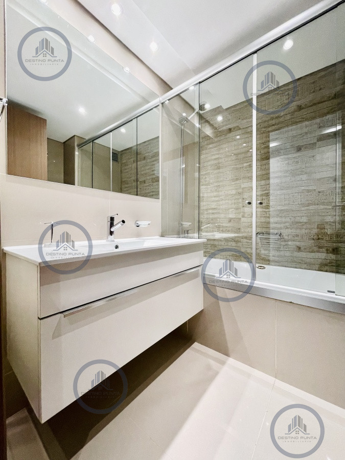 Apartamento ID.801 - Apartamento de 2 Dormitorios y Parrillero con Vista al Mar en Playa Brava, Look Tower