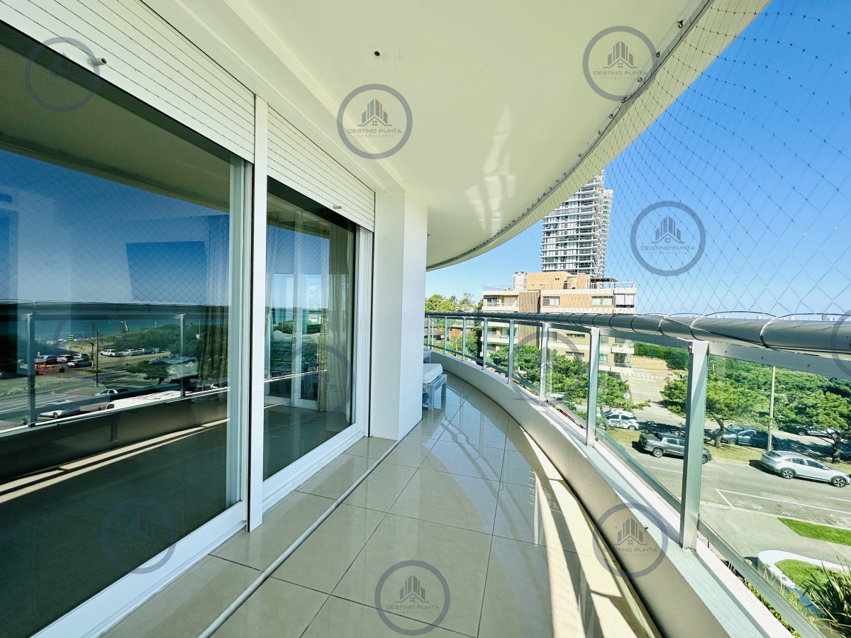 Apartamento ID.1708 - Alquiler temporario de gran apartamento de 4 dormitorios más dependencia en Playa Mansa