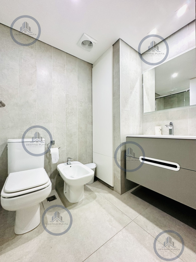 Apartamento ID.108 - Alquiler temporario de apartamento con la mejor ubicación del complejo, unidad de dos dormitorios con parrillero de uso exclusivo, Punta Ballena