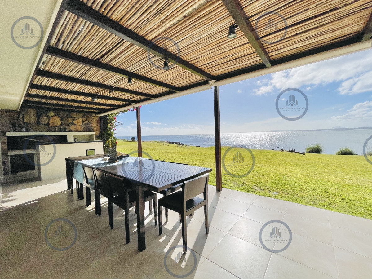 Apartamento ID.421 - Maravilloso departamento de 2 dormitorios con parrillero y salida al jardín en alquiler 