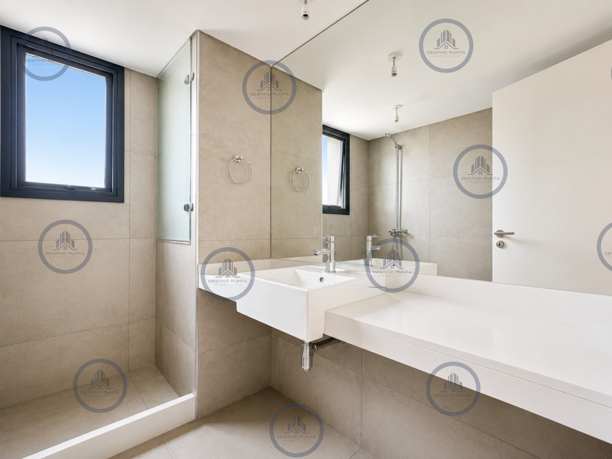 Apartamento ID.1196 - Alquiler anual o venta Apartamento de 2 Dormitorios, Playa Brava, Punta del Este