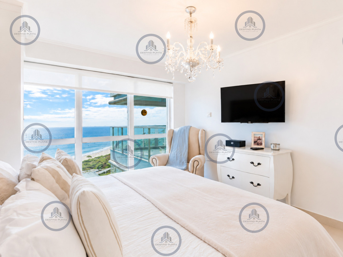 Apartamento ID.2321 - Penthouse Dúplex de 3 Dormitorios y Parrillero en Playa Mansa, Punta del Este