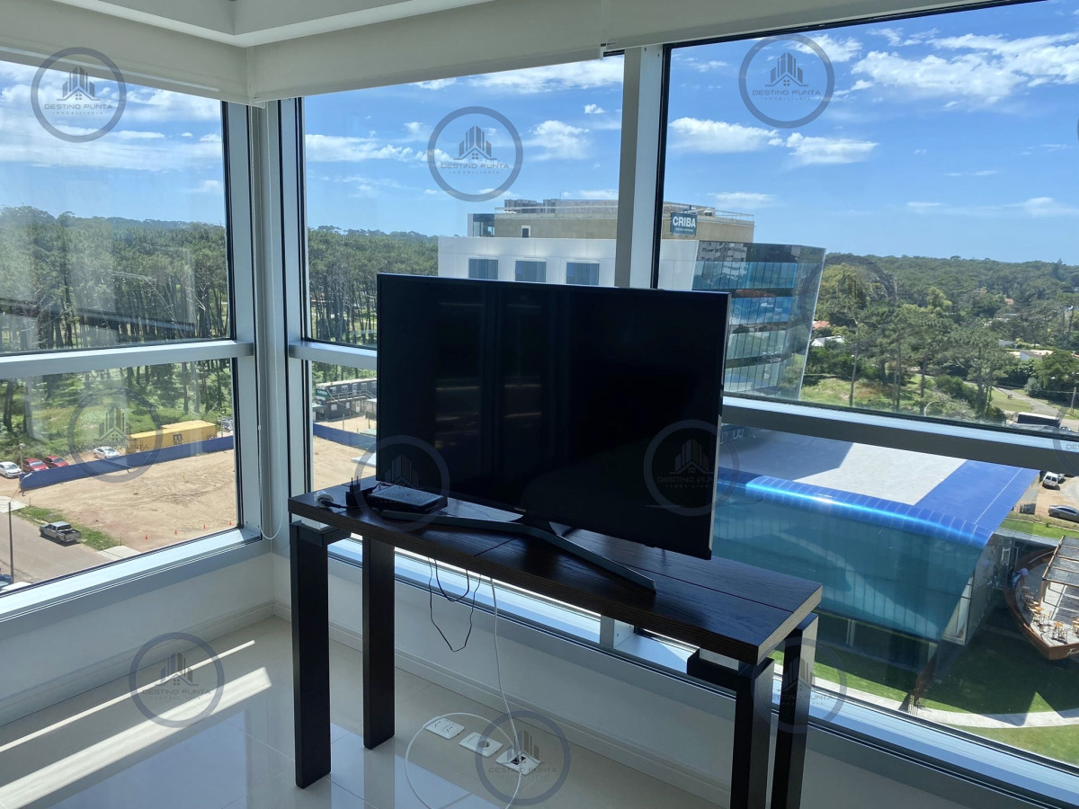 Apartamento ID.2307 - Venta Excelente Apartamento de 2 Dormitorios + Servicio en Brava con Vista al Mar