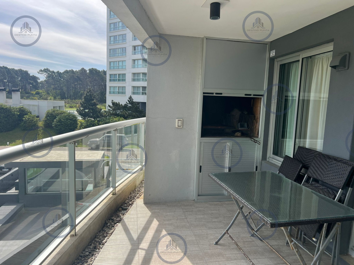 Apartamento ID.2943 - Cómodo apartamento con parrillero propio de 2 dormitorios más dependencia en alquiler, Playa Brava