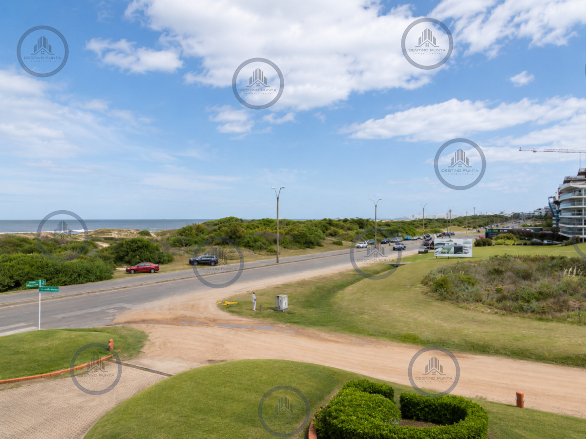 Apartamento ID.1102 - Exclusivo Apartamento Frente al Mar en Playa Brava, 3 Dormitorios y Dependencia