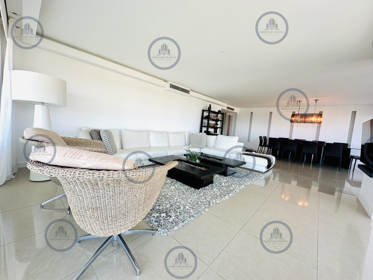 Apartamento ID.1708 - Alquiler temporario de gran apartamento de 4 dormitorios más dependencia en Playa Mansa