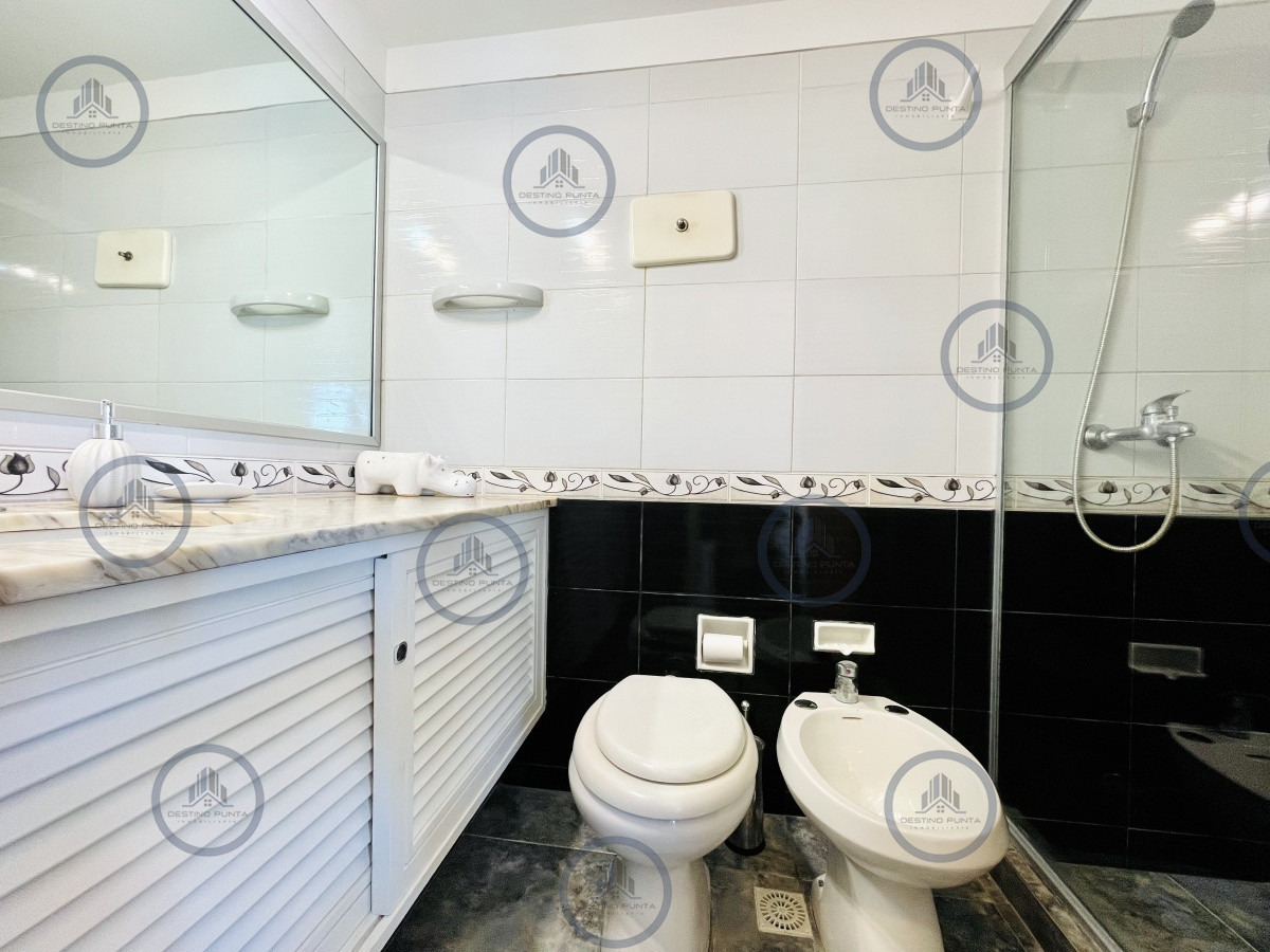 Apartamento ID.824 - Apartamento de 2 Dormitorios Reciclado, Península de Punta del Este