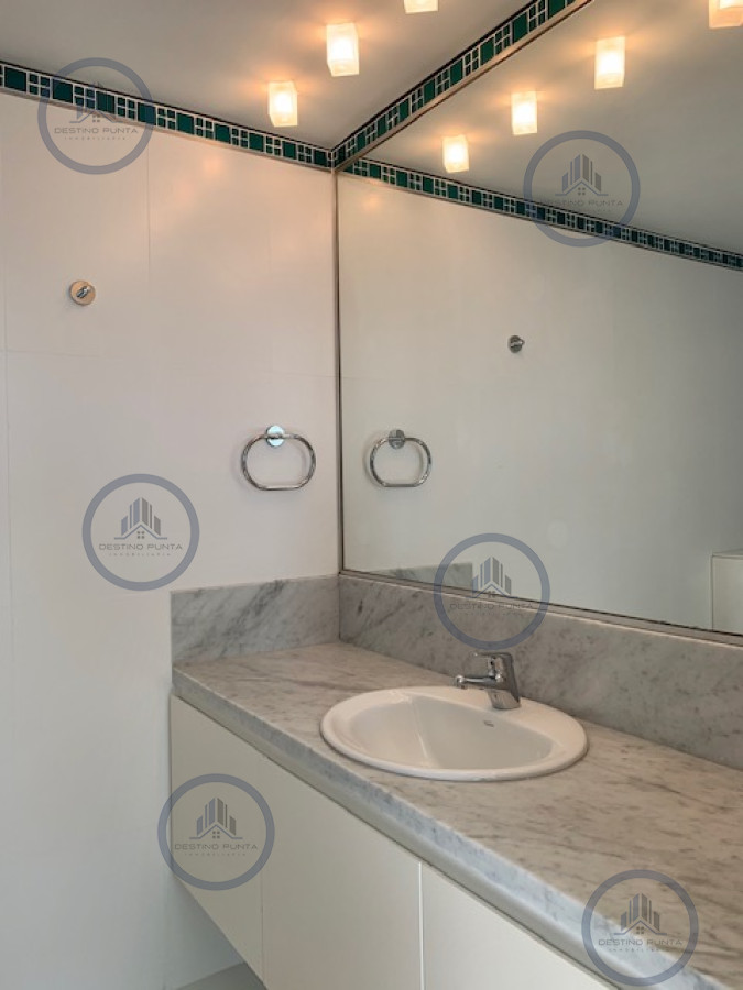 Apartamento ID.25 - Venta y alquiler temporario de apartamento de tres dormitorios mas dependencia de servicio en Playa Brava