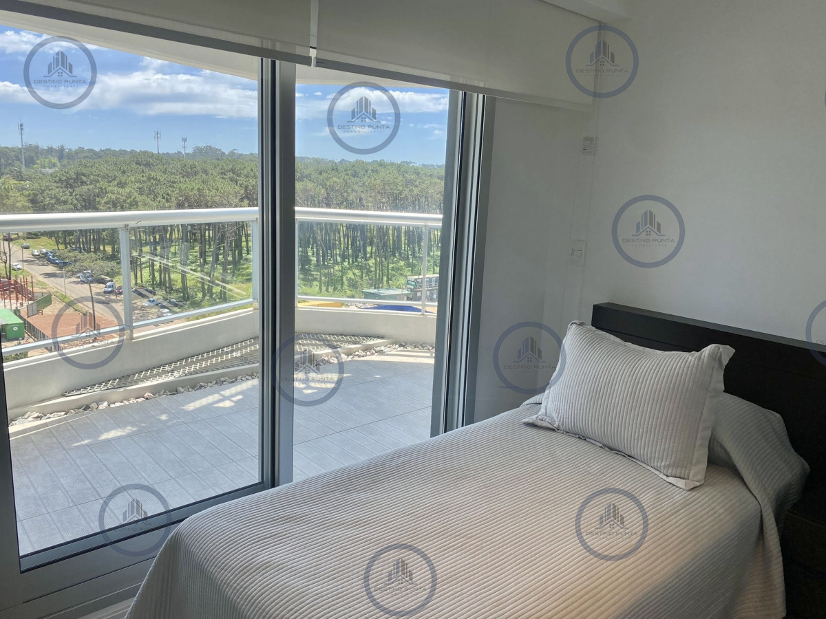 Apartamento ID.2307 - Venta Excelente Apartamento de 2 Dormitorios + Servicio en Brava con Vista al Mar