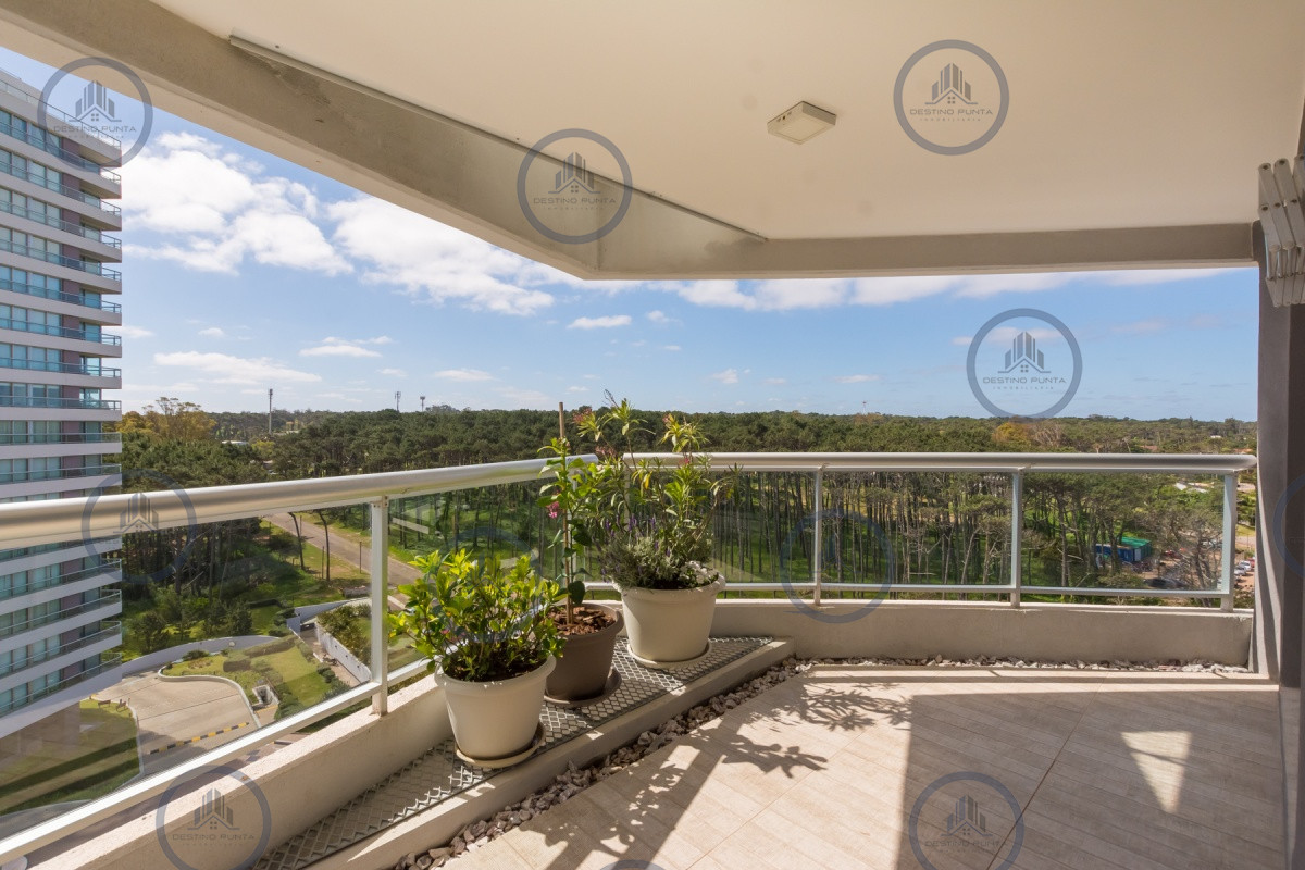 Apartamento ID.301 - Excelente Apartamento de 2 Dormitorios + Servicio en Brava con Vista al Mar