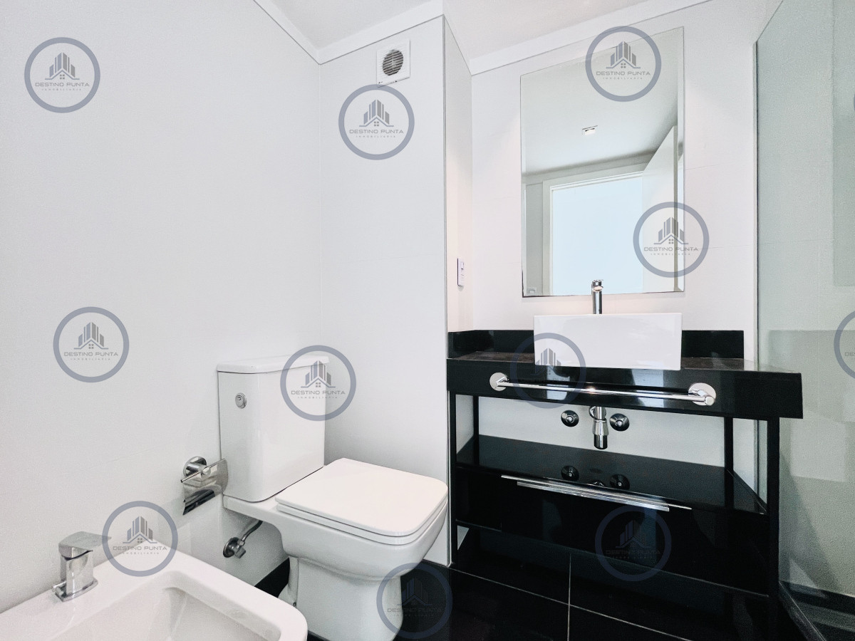 Apartamento ID.2711 - Apartamento de 2 Dormitorios en Alquiler Anual a pasos de Playas Mansa y Brava