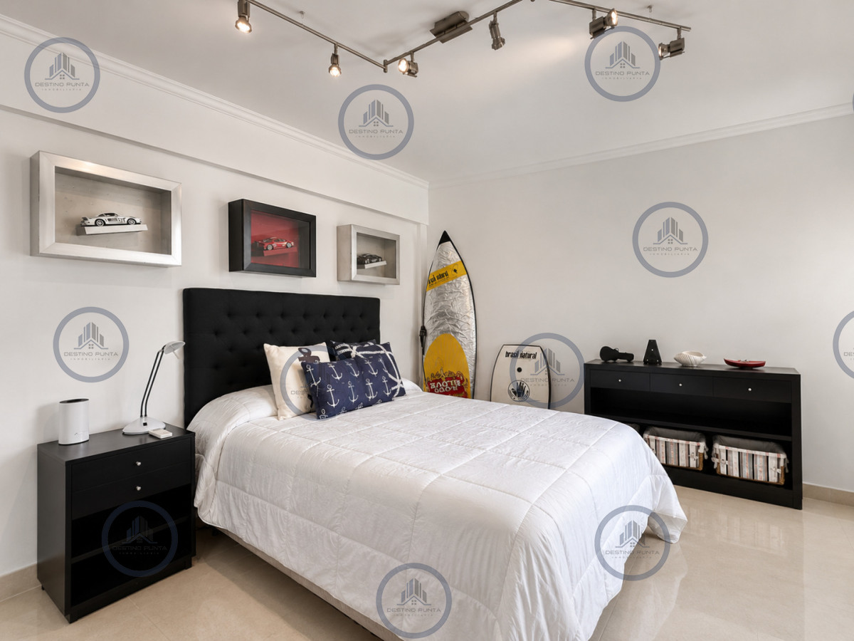 Apartamento ID.2321 - Penthouse Dúplex de 3 Dormitorios y Parrillero en Playa Mansa, Punta del Este