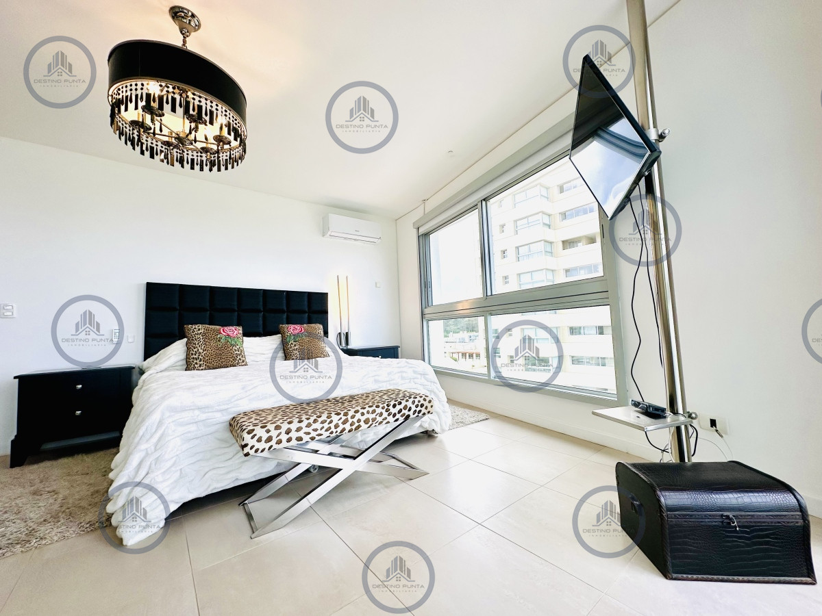 Apartamento ID.272 - Oportunidad en Venta Maravilloso departamento esquinero en Torre Le Parc, Playa Brava, Punta del Este