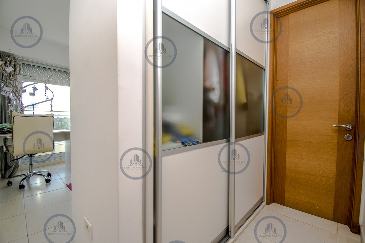 Apartamento ID.87 - Apartamento de 3 Dormitorios y Dependencia en Playa Mansa, Punta del Este