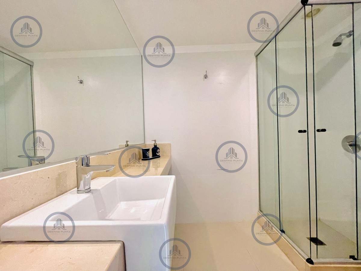 Apartamento ID.304 - Apartamento de 3 Dormitorios y Parrillero Frente al Mar, Playa Mansa