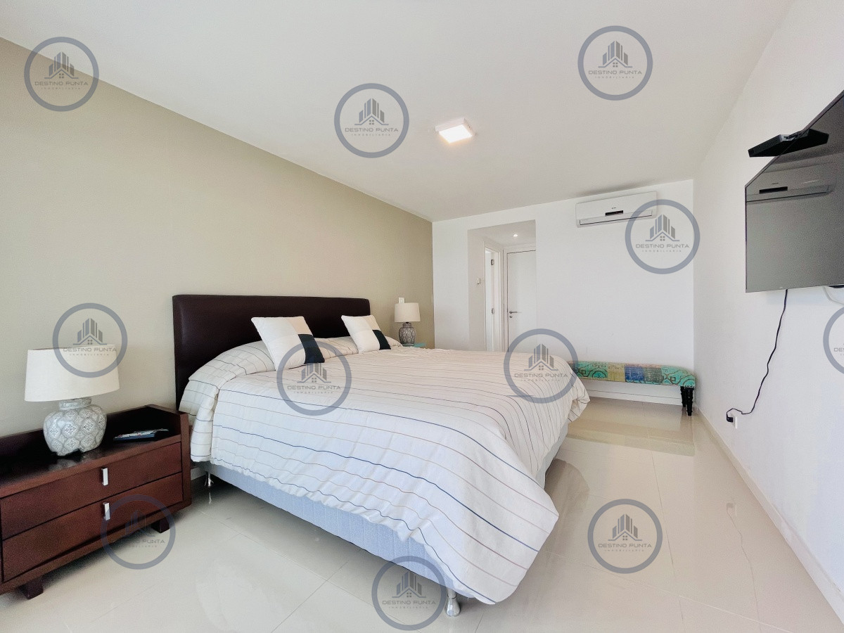Apartamento ID.304 - Apartamento de 3 Dormitorios y Parrillero Frente al Mar, Playa Mansa