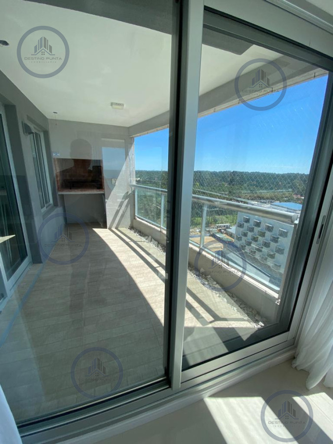 Apartamento ID.173 - Apartamento piso alto de 2 dormitorios en suite más dependencia de servicio y parrillero, Playa Brava