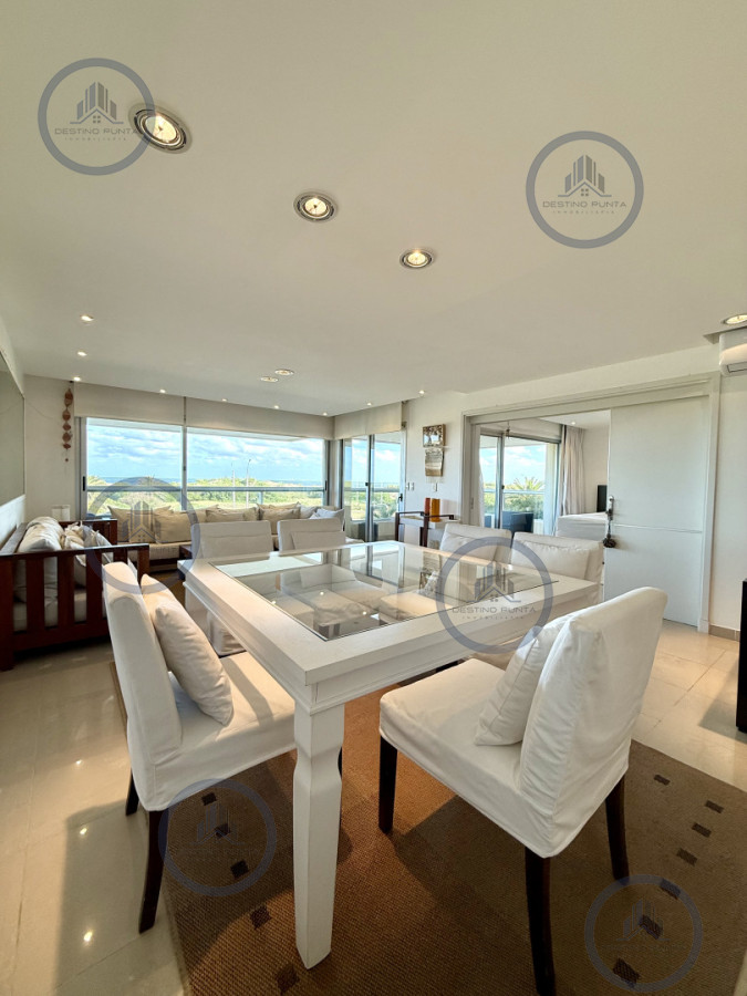 Apartamento ID.3030 - Venta de apartamento de 3 dormitorios sobre primera fila de Playa Brava, Punta del Este