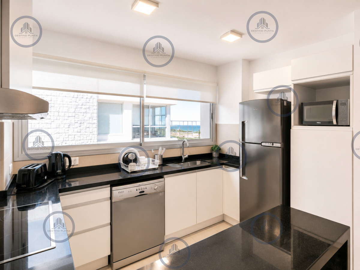 Apartamento ID.3106 - Apartamento de 3 Dormitorios en Primera Línea del Mar, Playa Brava Punta del Este