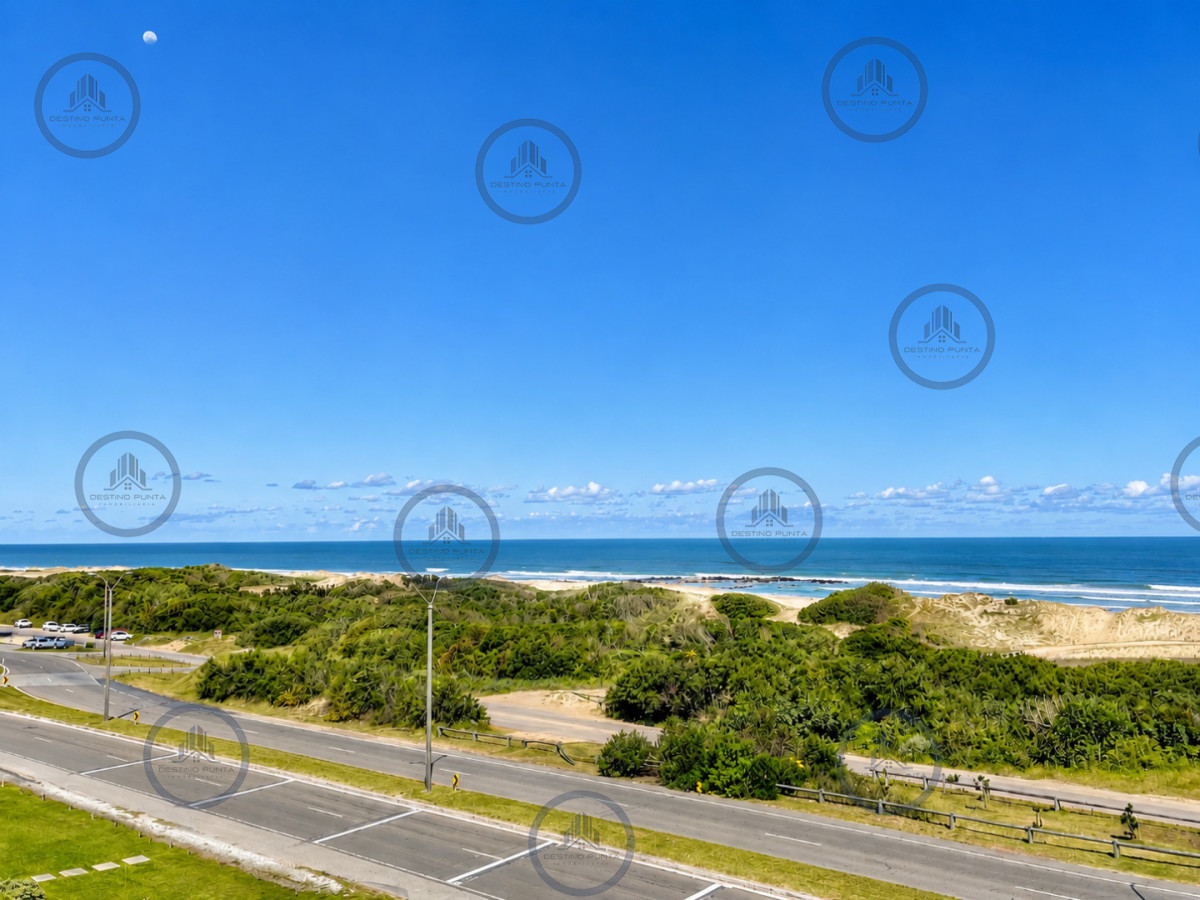 Apartamento ID.2985 - Penthouse de 3 Dormitorios con Barbacoa en Primera Línea del Mar, Playa Brava Punta del Este